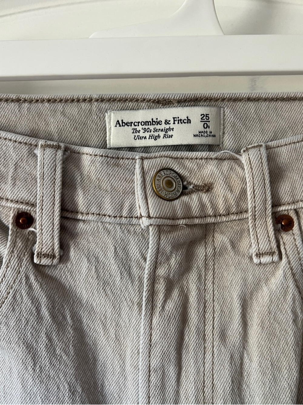 Abercrombie & Fitch Light Beige High-Rise Straight Jeans
